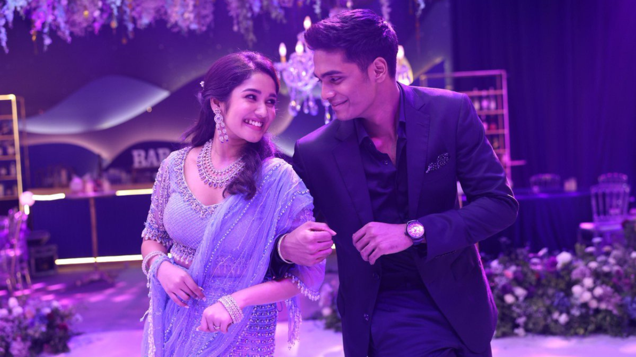 Nilavuku En Mel Ennadi Kobam Movie Overview